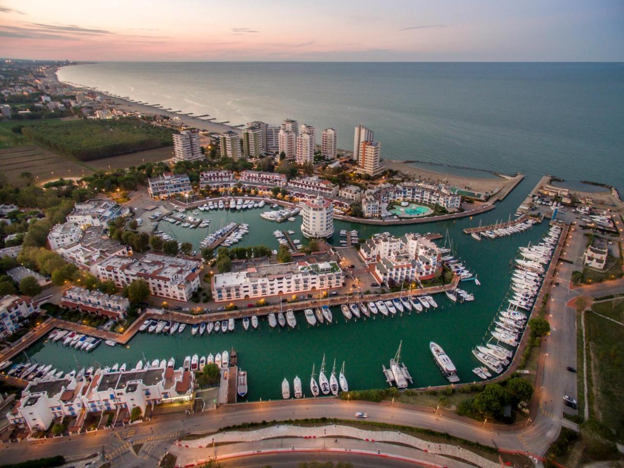 Portoverde Luxury Houseboat Misano Adriatico Bagian luar foto