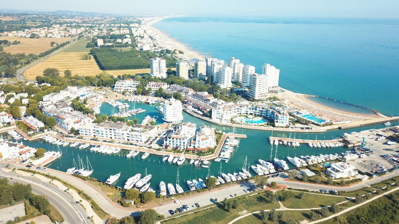 Portoverde Luxury Houseboat Misano Adriatico Bagian luar foto
